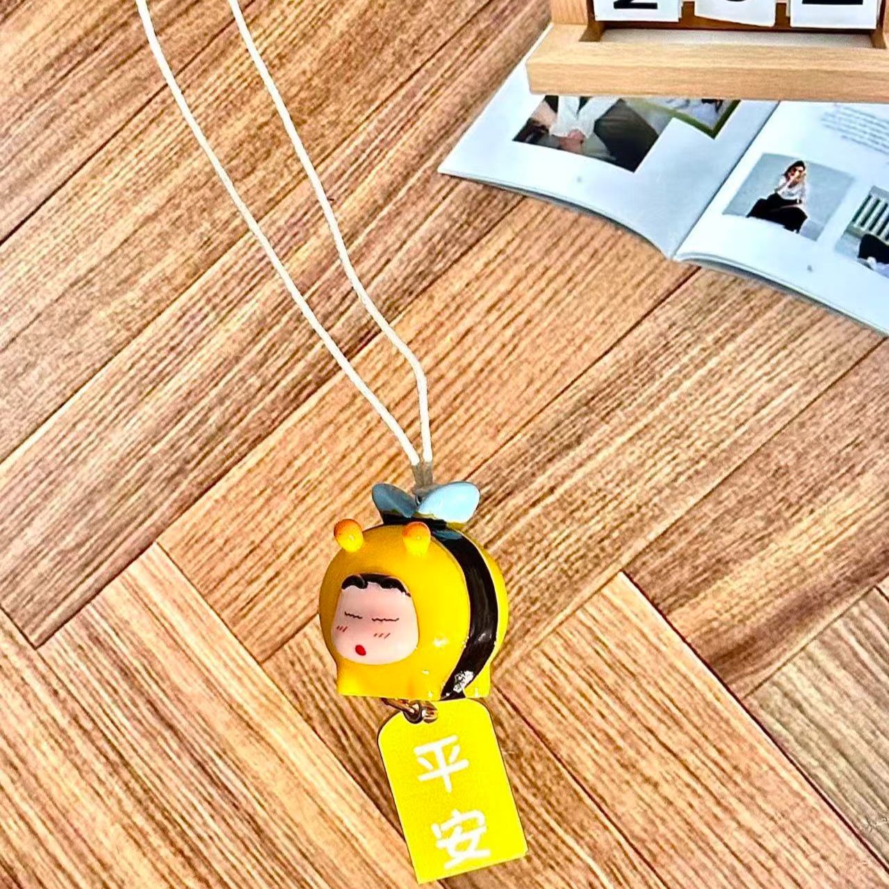 Crayon Shin-chan Bee Cosplay F - Car Accessories For Interior 评论和价格